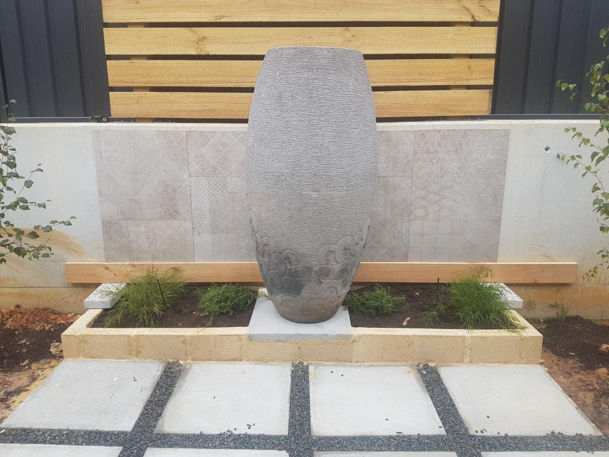 Pemberton Japanese Garden Studio 2025 Winner Travellers Award Exterior foto